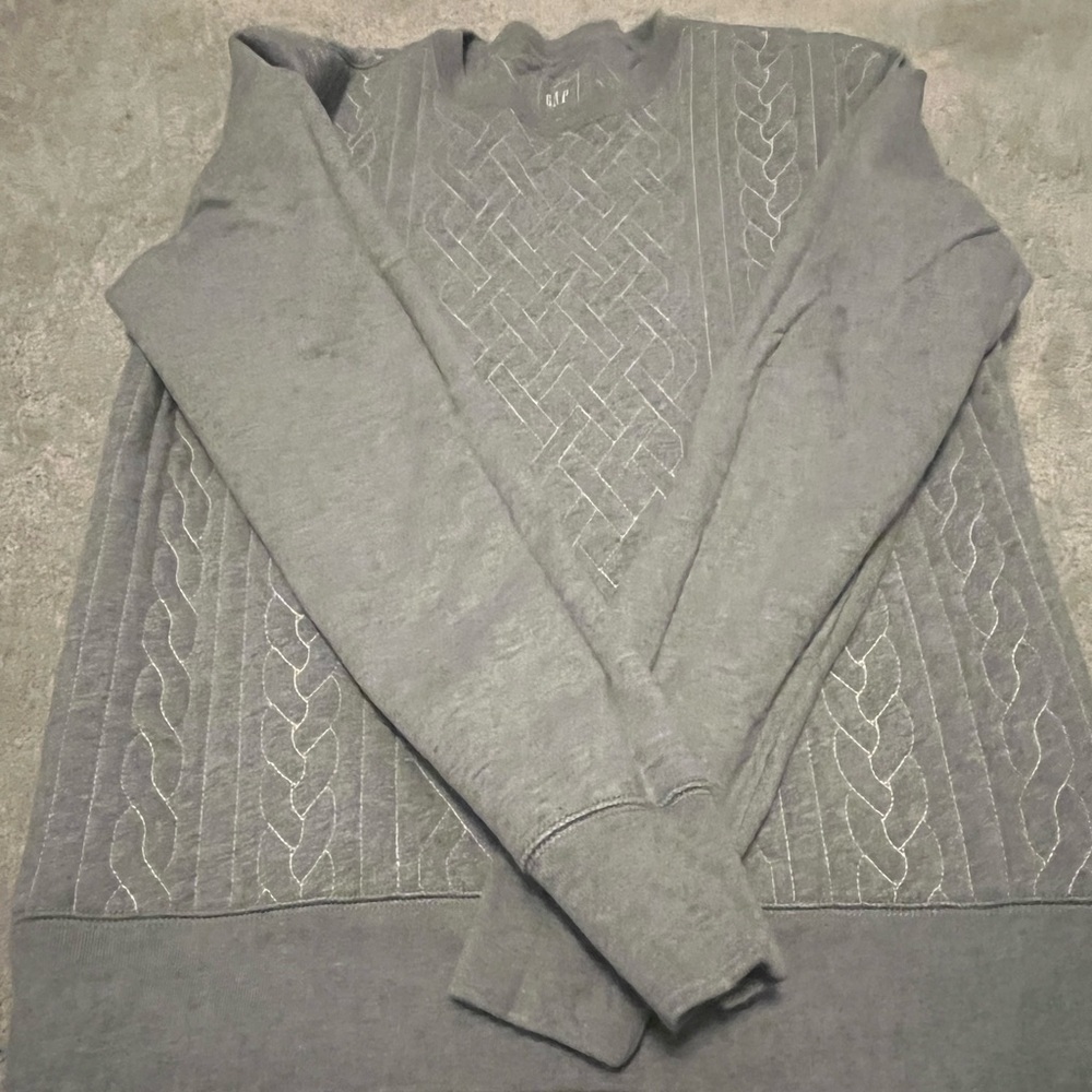 Ladies Gap Heather Gray quilted with a braid detail long sleeve shirt